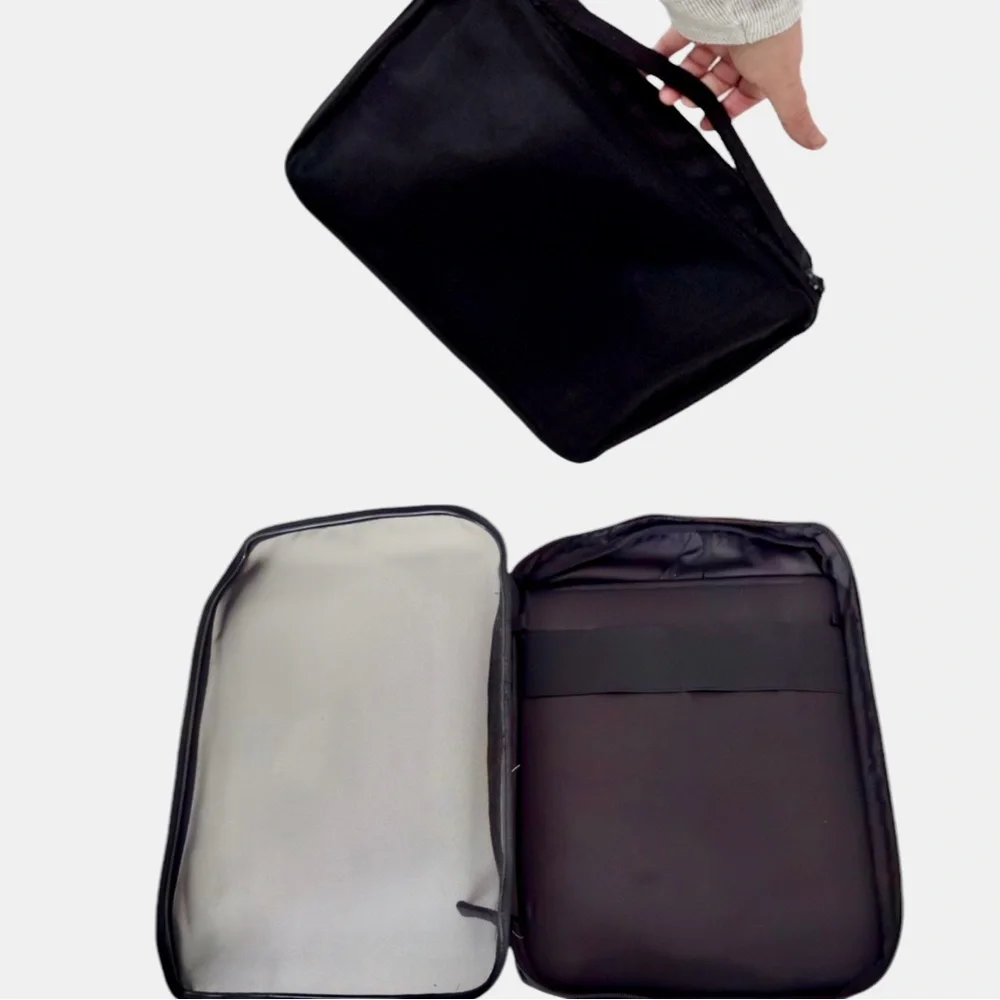 Black Lightweight Expandable Laptop Bag for 15